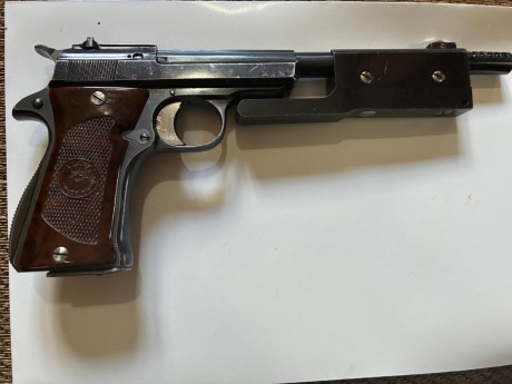 Hola a todos. 
Un conocido me ha pedido el favor de publicarle unas armas que tiene a la venta.

-Star 21