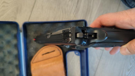 Se vende un revolver manurinh del 32, acompañado de visor de tiro, gafas de tiro, etc
Se vende CZ 75 preparada 01