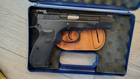 Se vende un revolver manurinh del 32, acompañado de visor de tiro, gafas de tiro, etc
Se vende CZ 75 preparada 12