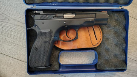 Se vende un revolver manurinh del 32, acompañado de visor de tiro, gafas de tiro, etc
Se vende CZ 75 preparada 11