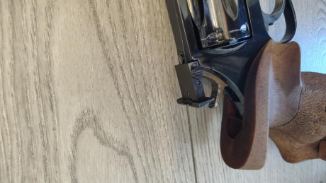 Se vende un revolver manurinh del 32, acompañado de visor de tiro, gafas de tiro, etc
Se vende CZ 75 preparada 22