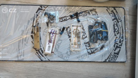 Se vende un revolver manurinh del 32, acompañado de visor de tiro, gafas de tiro, etc
Se vende CZ 75 preparada 32