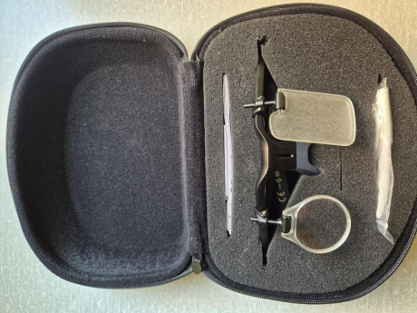 Vendo gafas de tiro nuevas, con caja y distintos acesorios, me las regalaron y no las huso. 40 euros mas 01