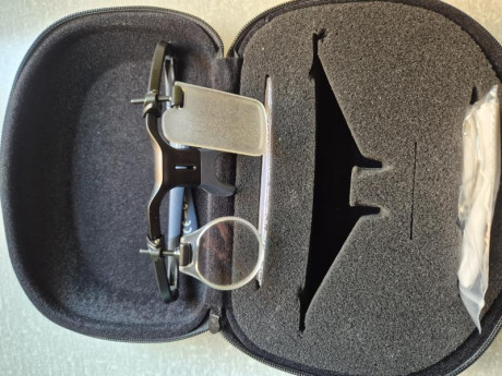 Vendo gafas de tiro nuevas, con caja y distintos acesorios, me las regalaron y no las huso. 40 euros mas 00