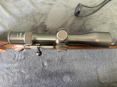 pongo a la venta estupendo Blaser R93 en calibre 7 mm Remington Magno. El rifle está en un estado impecable. 10