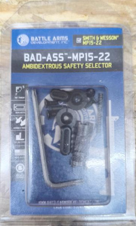 Vendo material para la carabina de Smith & Wesson M&P15-22:   

Cargadores: cortos 35 euros. Largos 10