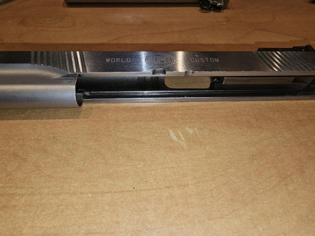 Hola! Vendo pistola SPS World Custom 9 mmp 2 cargadores con 2 caros ( los 2 agrietados) con 1 cañon de 21