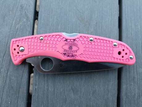 Spyderco endura 4 en VG-10 nueva sin uso, pero con restos de rotulador en una cacha y clip semipulido 01