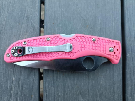 Spyderco endura 4 en VG-10 nueva sin uso, pero con restos de rotulador en una cacha y clip semipulido 00