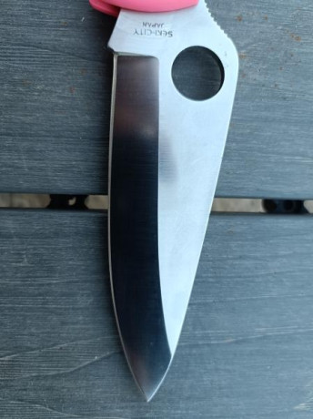 Spyderco endura 4 en VG-10 nueva sin uso, pero con restos de rotulador en una cacha y clip semipulido 11