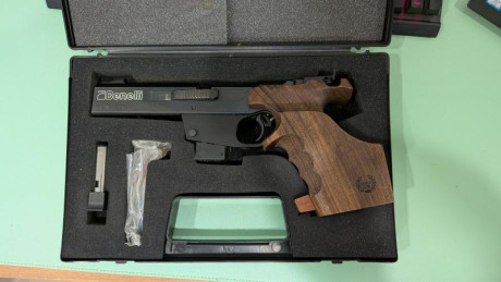 Buenas,

Vendo mi Benelli MP95E, calibre 22 con cachas anatómicas + contrapesos.
Precio 1250€
Aunque tiene 02