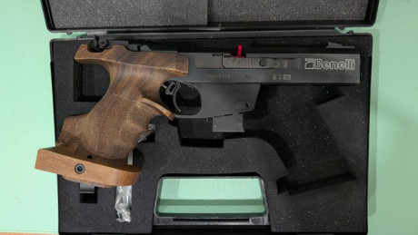 Buenas,

Vendo mi Benelli MP95E, calibre 22 con cachas anatómicas + contrapesos.
Precio 1250€
Aunque tiene 01