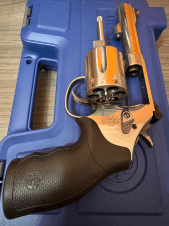 Vendo Smith Wesson modelo 67 del 38 especial, 4" de cañón en acero inox. Comprado nuevo por mi justo 62