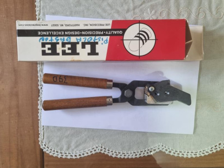 Vendido.Se vende turquesa bola LEE calibre .390 usado en buen estado. Perfecto para pistola UNDERHAMMER 01