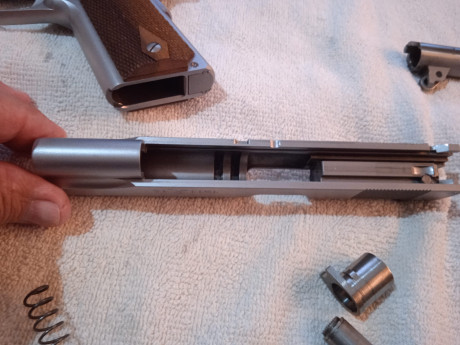 Vendo pistola Remington 1911 R  1S. Calibre 45 ACP.
Se encuentra practicamente nueva, ya que tengo 69 00