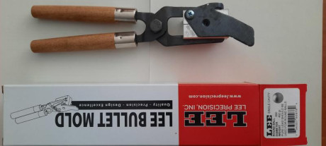 Se vende turquesa de la marca Lee de calibre 690. 
Precio 38 euros.
Se  incluye en el precio los gastos 02