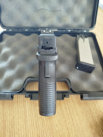 Como pone el titulo vendo pistola HS-9 Tactical del 9mm con 4 cargadores metálicos . Caja del propio arma 02