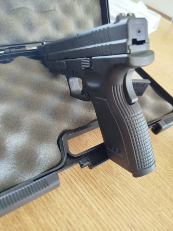 Como pone el titulo vendo pistola HS-9 Tactical del 9mm con 4 cargadores metálicos . Caja del propio arma 10