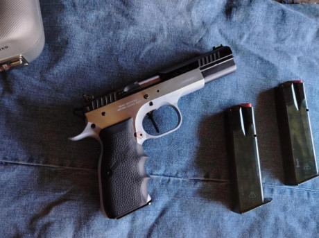 Se vende pistola TANFOGLIO match con kit 22 en perfecto Estado. Caja original de lujo, miras fibra JB. 01