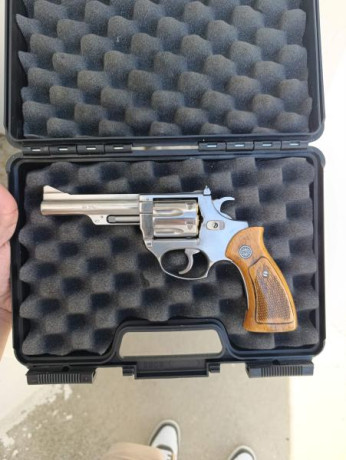 Se vende revolver Astra  ( 38 Special) edición Inox de 00
