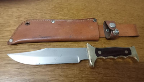 Se vende este lote de tres clásicos.
- Buck 119 T, hoja de 15 cm
-Taramundi inox, en asta, con funda de 02