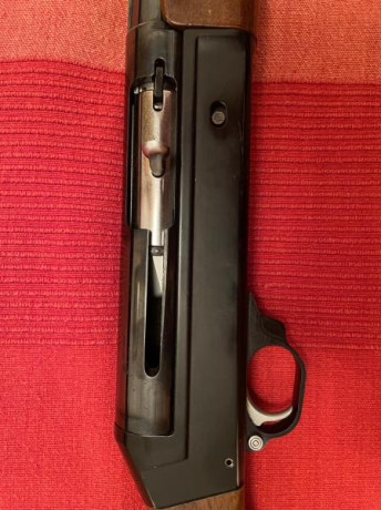 Se vende Benelli 121 SL choque fijo de tres estrellas 

Tal cual se ve en la fotos, la escopeta la vende 00