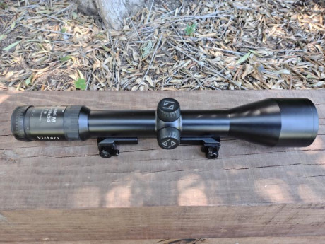  Buenas tardes

Pongo en venta este visor:

Zeiss Diavari Victory 2,5-10x50. Montaje de carril.

Impecable 02