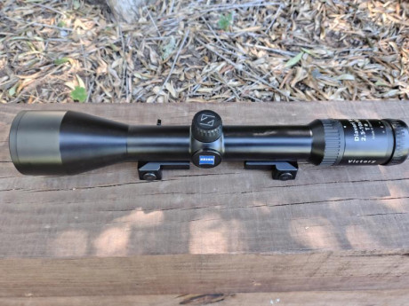  Buenas tardes

Pongo en venta este visor:

Zeiss Diavari Victory 2,5-10x50. Montaje de carril.

Impecable 01