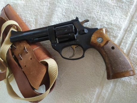ASTRA - CADIX .32 S&W LONG.
SA/DA con funda de cuero. Cañon espejo. 0,09mm entrehierro. Predestinado 01