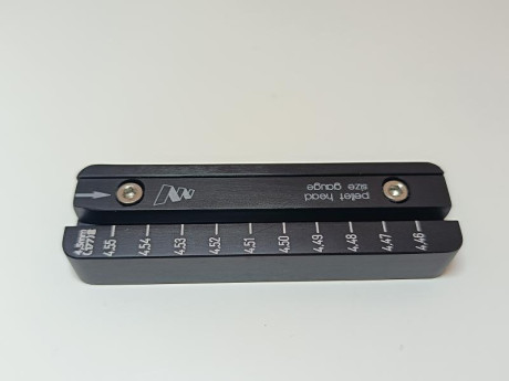 En venta pellet gauge (calibrador de balines) en calibre 4.5. Permite clasificar el tamaño de la cabeza 00
