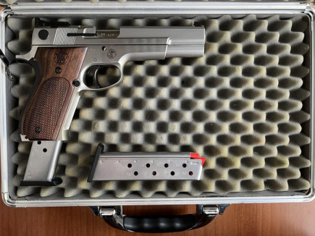 Vendo Smith Wesson 952 9mm del Performance Center. Comprada nueva por mi, tiene unos 1500 tiros de municion 20