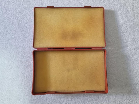 VENDIDO vende caja de Pistola LLAMA con medidas 26,5x15,7x5,4 cm . Precio 8 euros. Tlf. 00