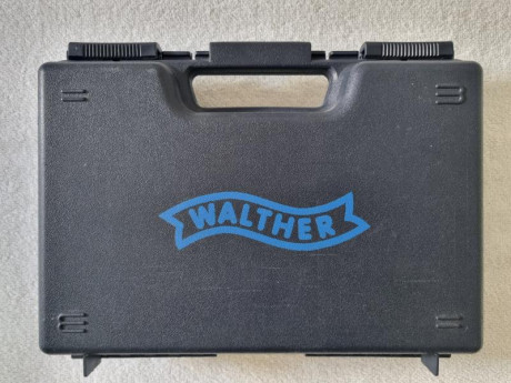 VENDIDO vende caja de Pistola WALTHER con medidas 28x17,5x6,5 cm en muy buen estado. Precio 15 euros. 01