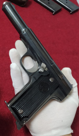Se vende "Astra 400" República Española. De 1937, en muy buen estado. Con 2 cargadores republicanos 01