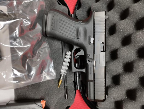 Buenas tardes. Vendo pistola de 9mm, Glock 19 5ª generación comprada nueva el mes pasado y usada sólo 01