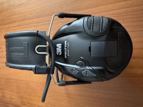 Cascos electrónicos Peltor SportTac. En perfecto estado, completos con dos juegos de carcasas y manual.
Incluyo 01
