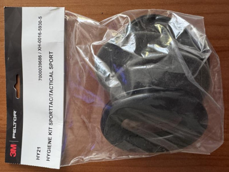 Cascos electrónicos Peltor SportTac. En perfecto estado, completos con dos juegos de carcasas y manual.
Incluyo 12