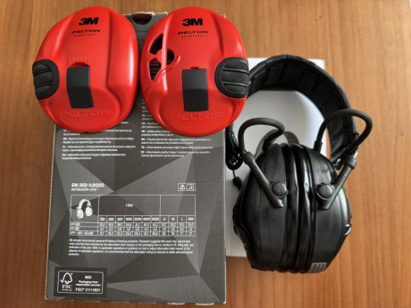Cascos electrónicos Peltor SportTac. En perfecto estado, completos con dos juegos de carcasas y manual.
Incluyo 11