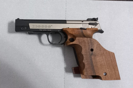 Vendo pistola Hammerli X-ESSE Short, calibre 22 LR, cañón de 115 mm., con cacha original y cacha Nill, 00