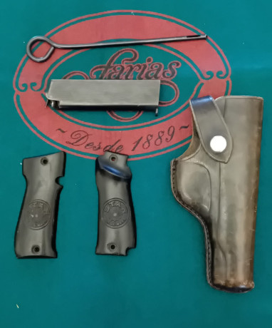 Un amigo me pide que ponga a la venta estas tres fundas  para pistola del 9 corto , usadas para Star Super 120