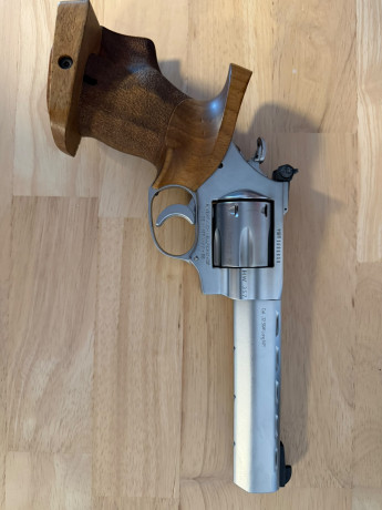 Hola compañeros, un amigo abandona el tiro y pone en venta sus armas en Loja - GRANADA 
Revólver  WEIHRAUCH 02