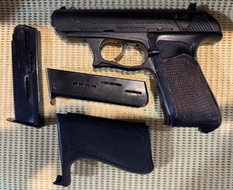 Vendo HK P9S 9mm,con dos cachas,450euros ,o Cambio por pistola.22lr ,ajustar precio.un saludo. 00