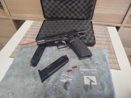 Vendo Pistola 22lr que es un híbrido de Tanfoglio y Cz, así está guiada en F.
 El arma ha pasado por la 01