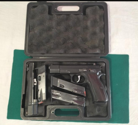 Se vende CZ 75 + kit del 22Lr.
Utilizada en precisión. 
Afinada por armero, con todo el conjunto de muelles 02