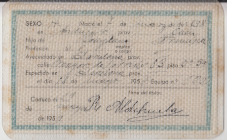  EN RECUERDO Y HOMENAJE A LOS QUE YA NO ESTÁN. 

Si pones en  GOOGLE    PASAPORTES EN LA MEMORIA   da 111