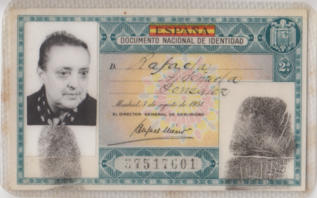 EN RECUERDO Y HOMENAJE A LOS QUE YA NO ESTÁN. 

Si pones en  GOOGLE    PASAPORTES EN LA MEMORIA   da 110