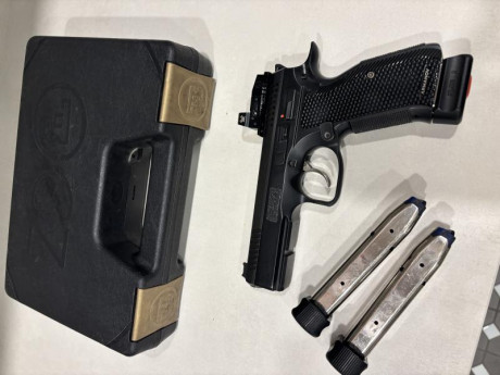 Se vende Cz Shadow 2,en muy buen estado.La compré nueva hace unos años, lleva incorporado un punto rojo 01