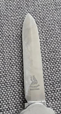 Cuchillo de gravedad de la Luftwaffe, modelo 1, pieza muy díficil de conseguir en España.
Pieza original.
Está 12