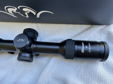BLASER B2 2-12X50 IC
Monturas de carril originales BLASER
Reticula en segundo plano, con punto iluminado 01