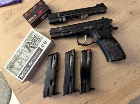 Hola amigos! ya que se muestran tantas armas buenas creo que a los propietarios de una cz 75 se nos tendría 20